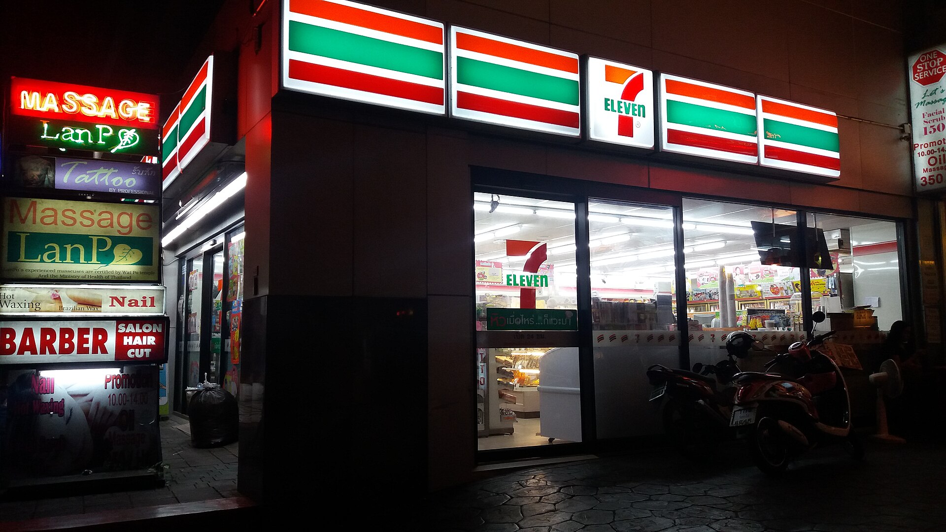 曼谷素坤逸路上的一間 7-Eleven 門市
